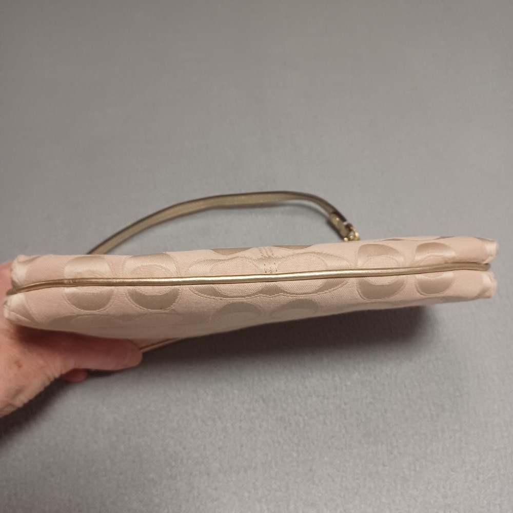 Vintage Coach Wristlet OS Pink Signature C Metallic Gold Trim Pleated Baguette - Picture 12 of 14